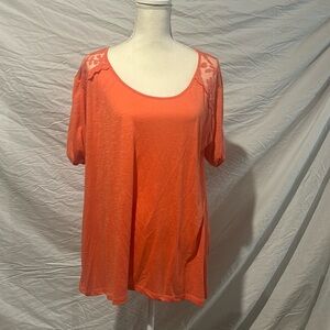 Women’s short sleeve top